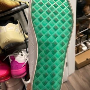 Golf shoes